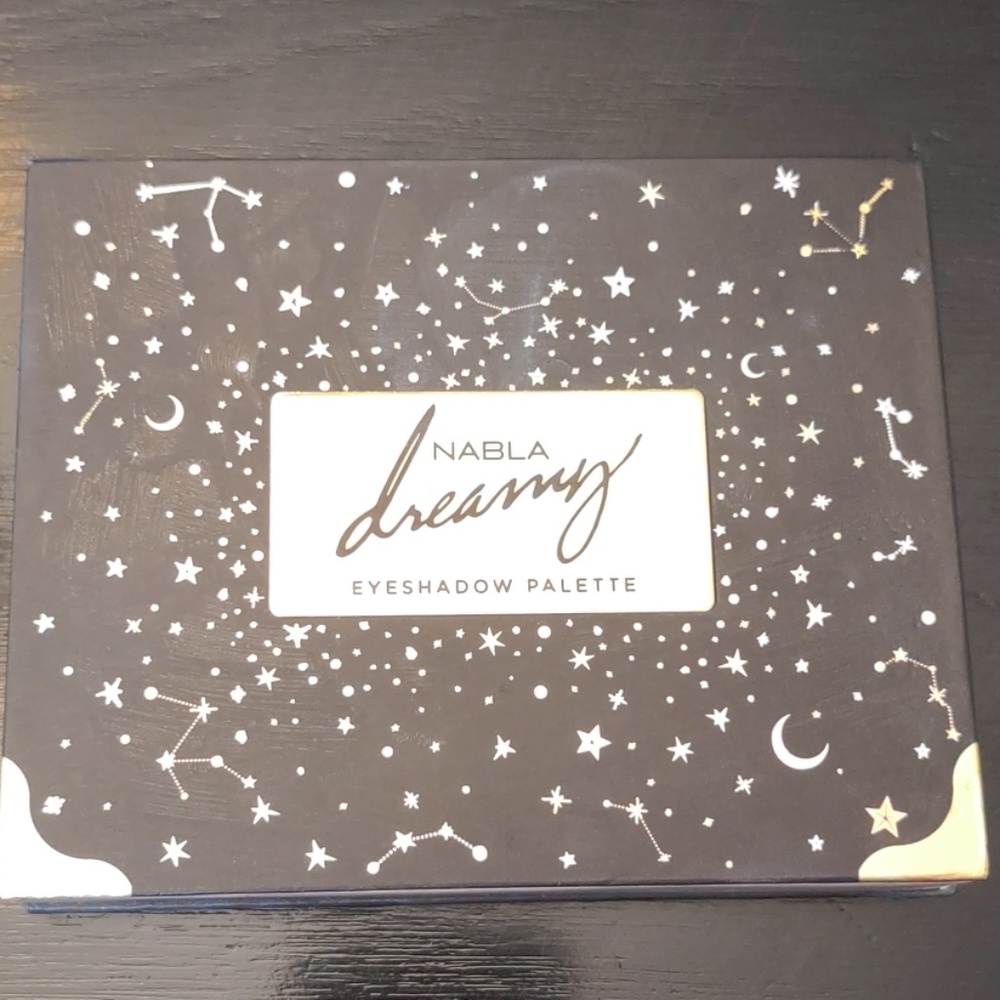 Nabla dreamy eyeshadow palette